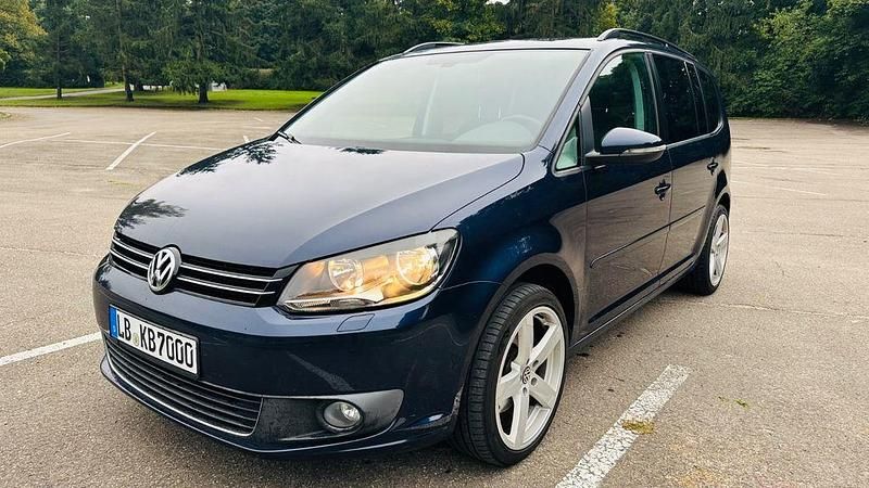 Blau Gebraucht 2010 VW Touran Comfortline Van / Kleinbus | 6.500 € (Fairer Preis) - Bild 1/4
