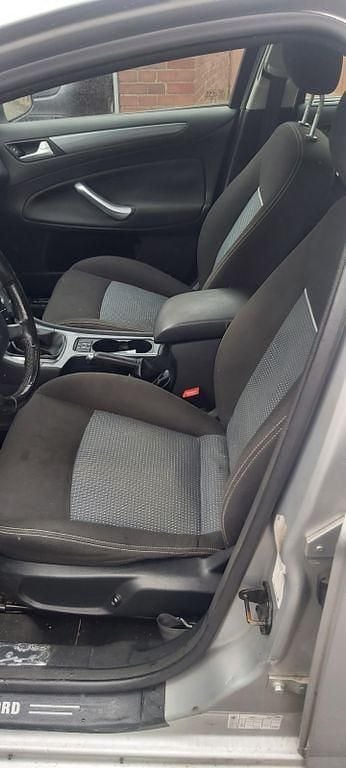 Gebraucht Ford Mondeo 116 PS (85 kW) 2011 Silber Kombi