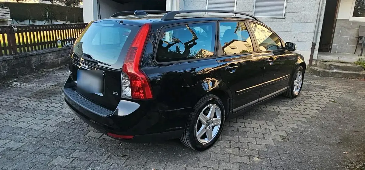 Usado Volvo V50 109 CV (80 kW) 2008 Negro Familiar