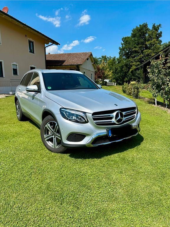 Silber Gebraucht 2018 Mercedes GLC220 SUV | 23.499 € (Superpreis) - Bild 1/4