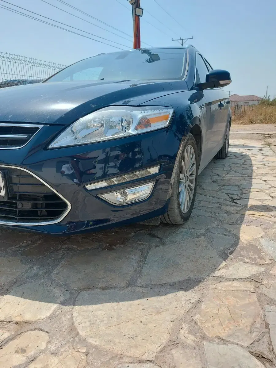 Gebraucht Ford Mondeo 163 PS (119 kW) 2014 Blau Kombi