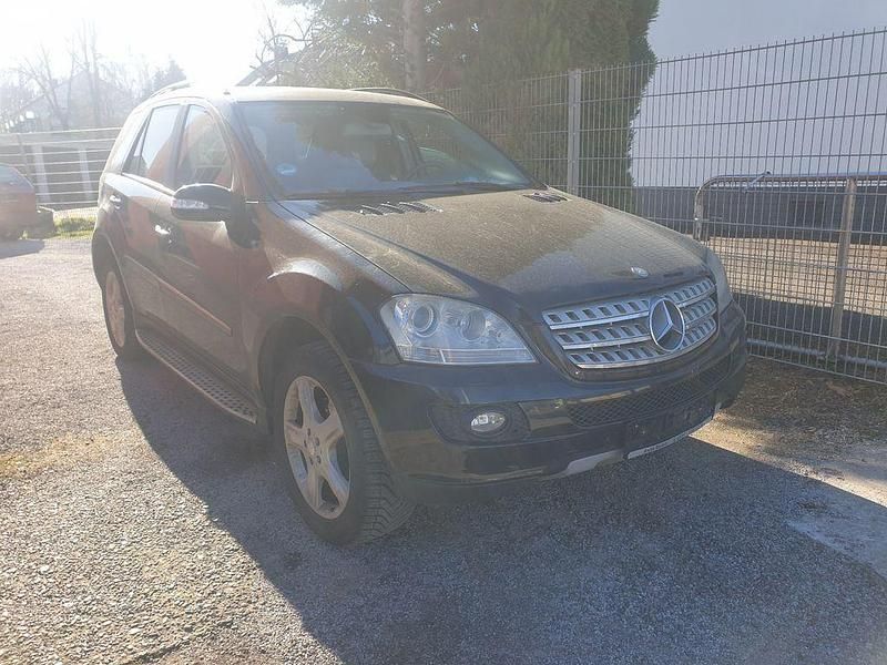 Gebraucht Mercedes ML320 224 PS (164 kW) 2007 Schwarz SUV