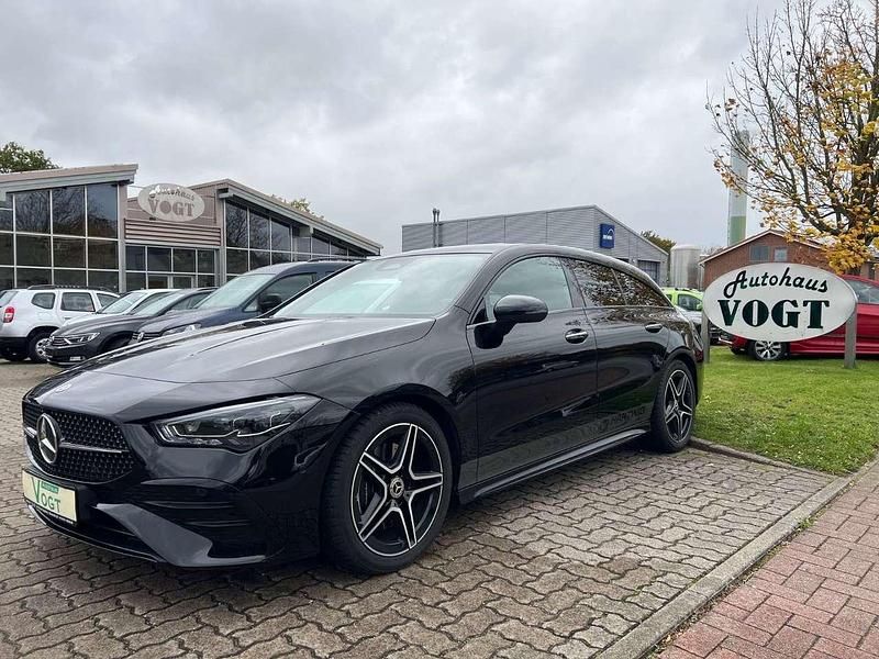 Nachtschwarz Gebraucht 2023 Mercedes CLA200 Coupé | 31.490 € (Guter Preis) - Bild 1/4