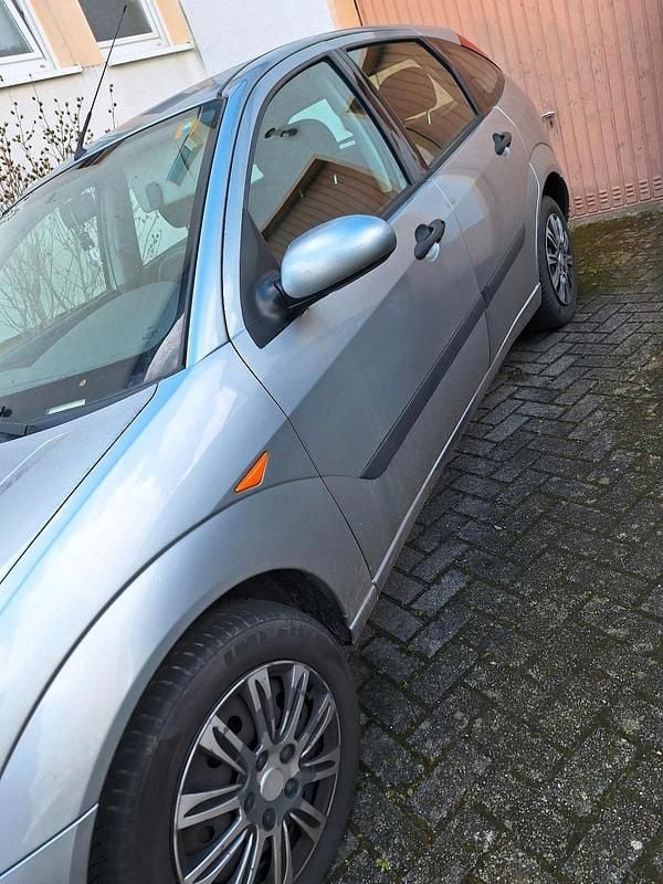 Second-hand Ford Focus 74 CP (54 kW) 2004 Gri Hatchback