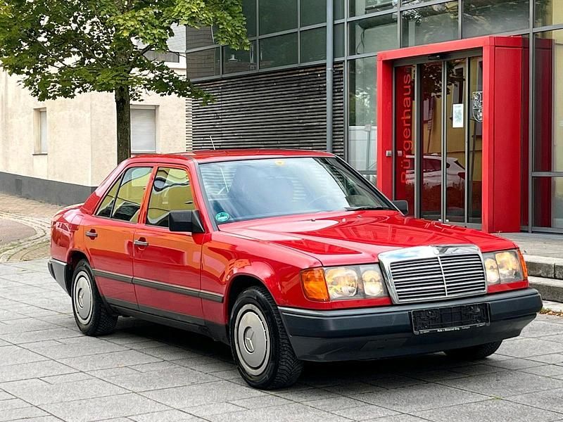 Rot Gebraucht 1989 Mercedes E200 Limousine | 2.650 € - Bild 1/4