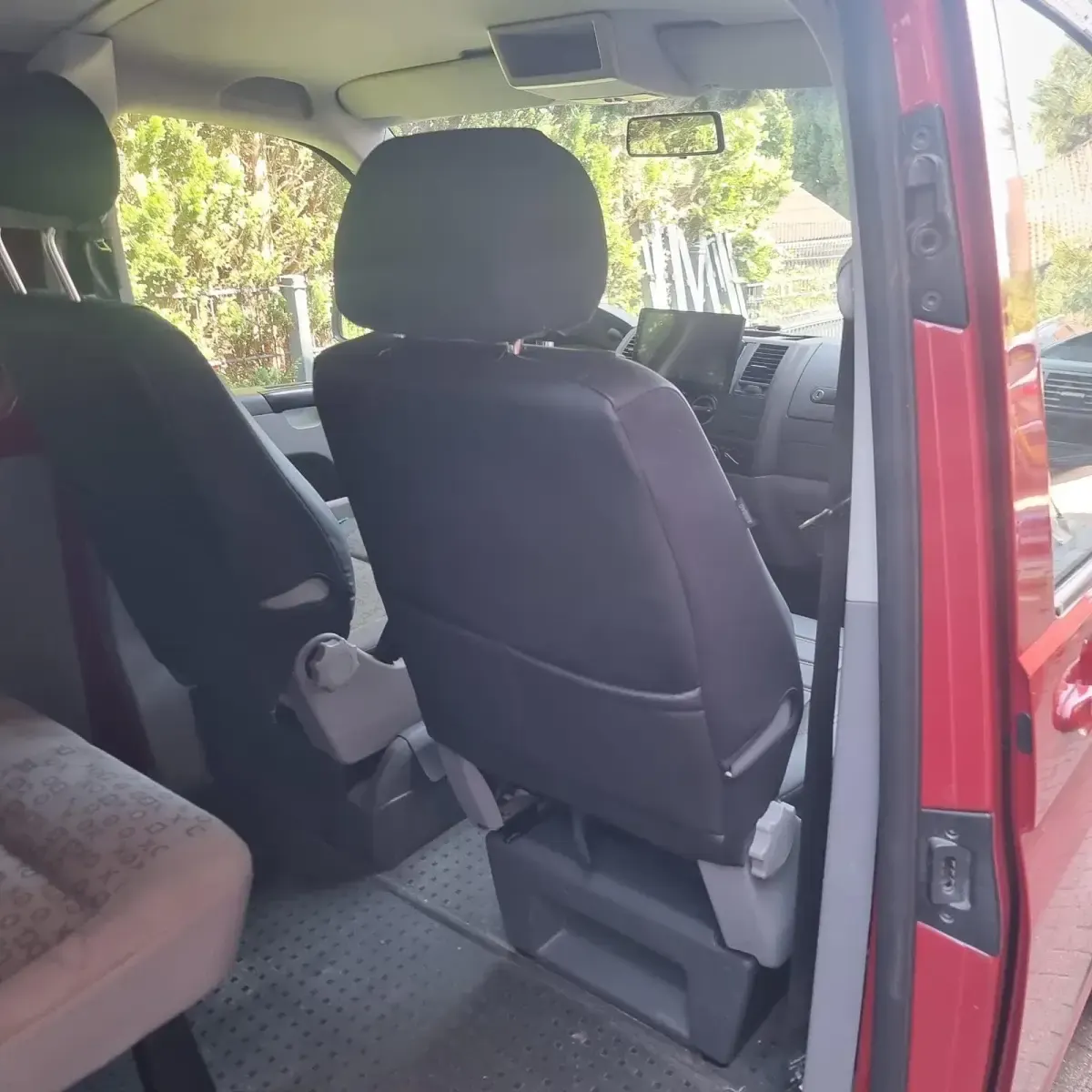 Gebraucht VW Caravelle 102 PS (75 kW) 2007 Rot Van