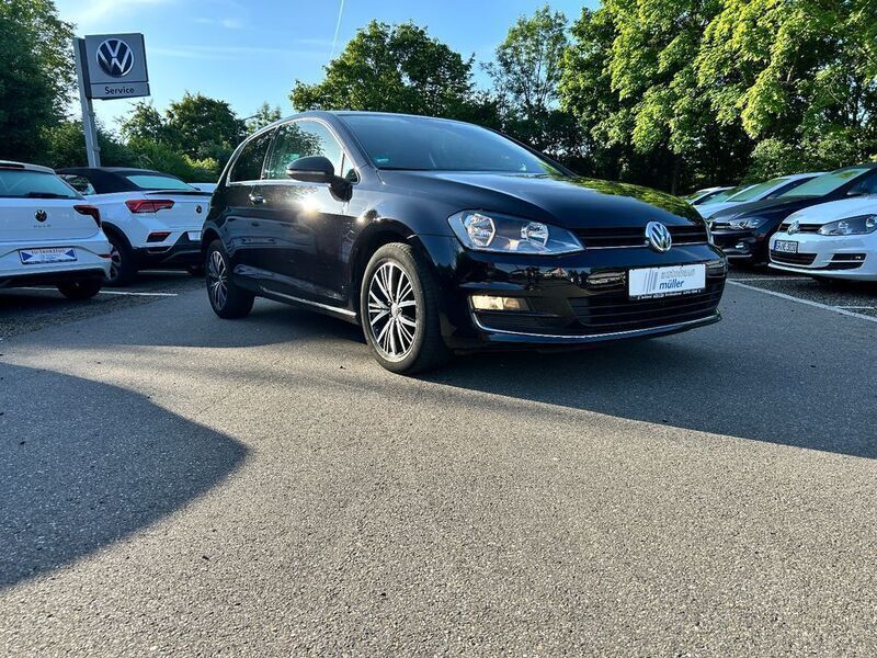 Schwarz Gebraucht 2017 VW Golf VII Comfortline Limousine | 11.988 € (Fairer Preis) - Bild 1/4