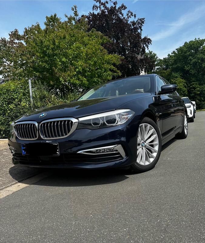 Blau Gebraucht 2018 BMW 520 Limousine | 25.900 € (Fairer Preis) - Bild 1/4