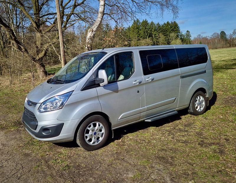 Gebraucht Ford Tourneo Titanium 155 PS (114 kW) 2014 Grau Van / Kleinbus