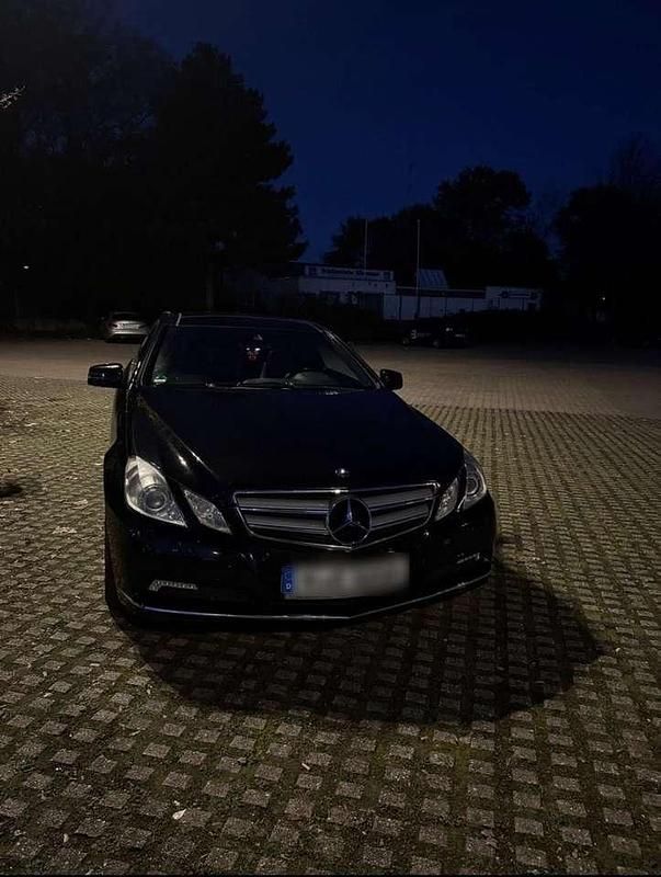 Schwarz Gebraucht 2010 Mercedes E250 Coupé | 8.000 € (Fairer Preis) - Bild 1/4