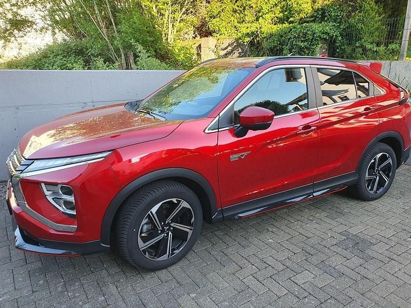 Rot Gebraucht 2021 Mitsubishi Eclipse Cross Plus SUV | 18.500 € (Guter Preis) - Bild 1/4