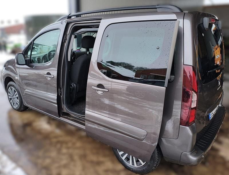 Gebraucht Peugeot Partner Tepee 99 PS (72 kW) 2017 Braun Van / Kleinbus