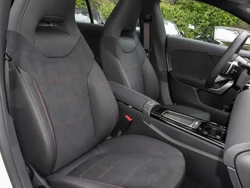 Gebraucht Mercedes CLA200 163 PS (119 kW) 2025 Weiss unilack polarweiss Kombi