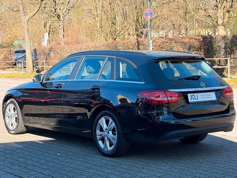 Gebraucht Mercedes C180 156 PS (114 kW) 2015 Schwarz Kombi