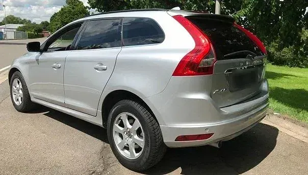 Gebraucht Volvo XC60 Momentum 150 PS (110 kW) 2016 Silber SUV