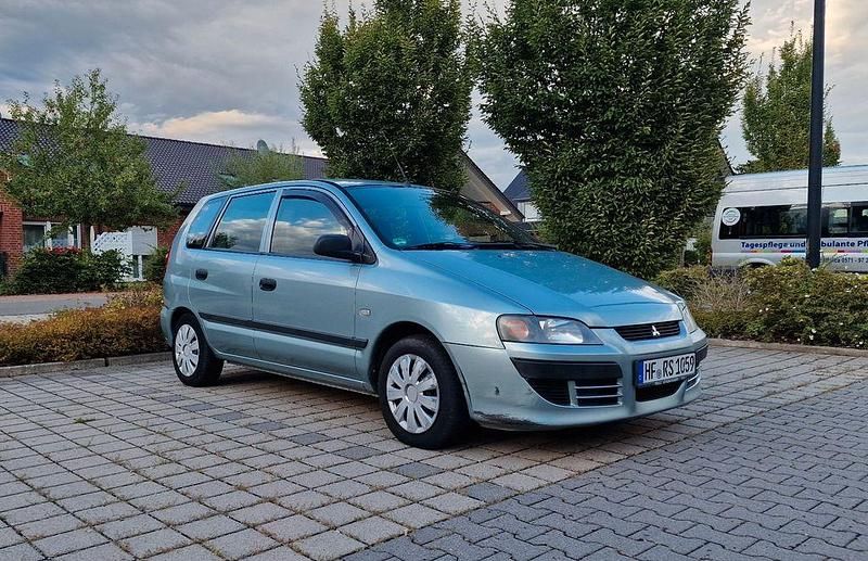 Blau Gebraucht 2004 Mitsubishi Space Star Van / Kleinbus | 1.390 € (Guter Preis) - Bild 1/4