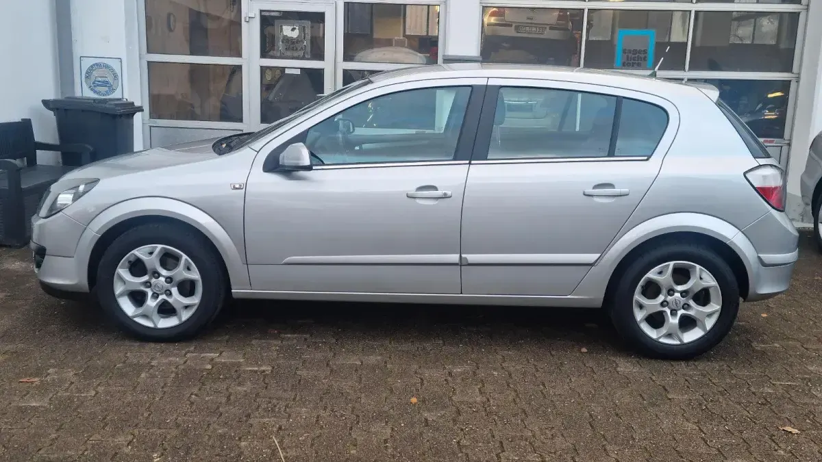 Gebraucht Opel Astra 105 PS (77 kW) 2006 Silber Limousine