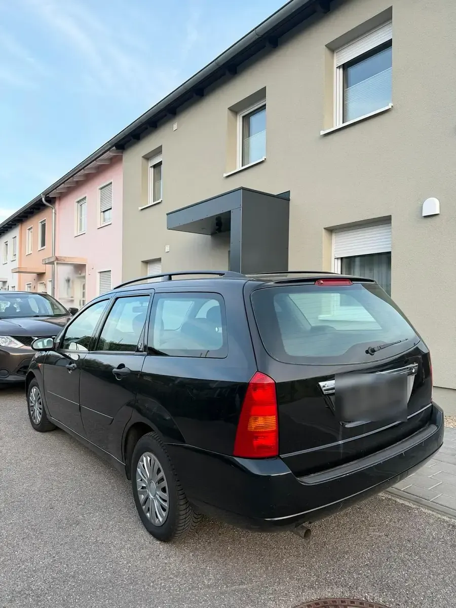 Gebraucht Ford Focus 116 PS (85 kW) 2000 Schwarz Kombi