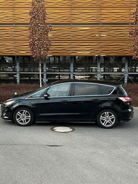 Gebraucht Ford S-MAX Titanium 209 PS (153 kW) 2017 Schwarz Van / Kleinbus