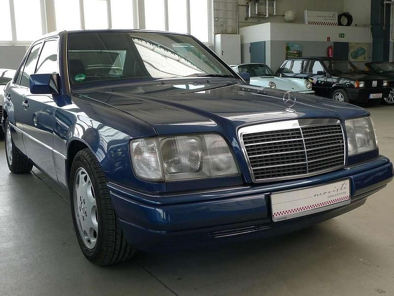 Gebraucht Mercedes E420 279 PS (205 kW) 1993 Nautikblau Limousine