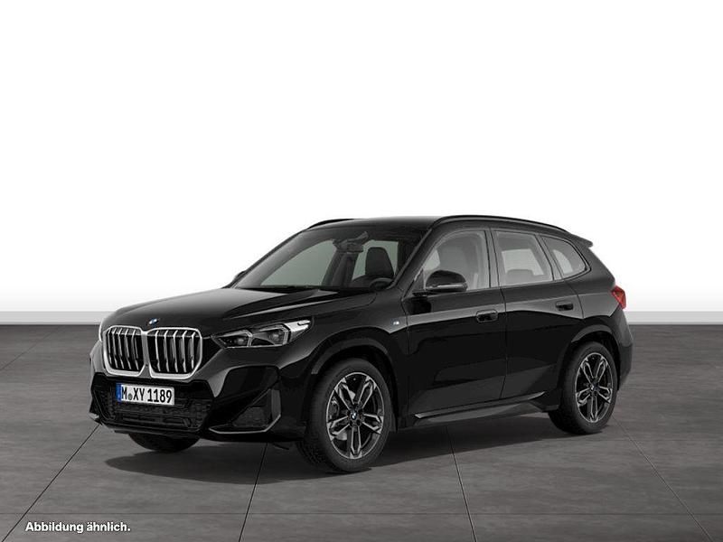 Black sapphire metallic Gebraucht 2025 BMW X1 Comfort Edition SUV | 45.014 € (Teuer) - Bild 1/2