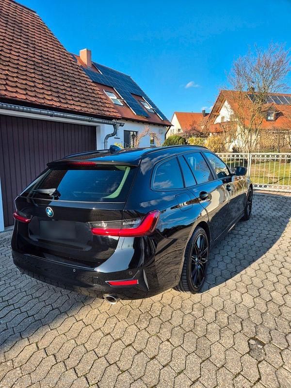 Gebraucht BMW 320e 190 PS (139 kW) 2020 Schwarz Kombi