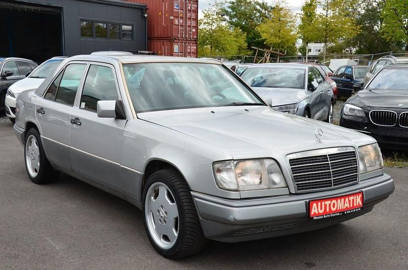 Gebraucht Mercedes E280 193 PS (141 kW) 1993 Silber Limousine