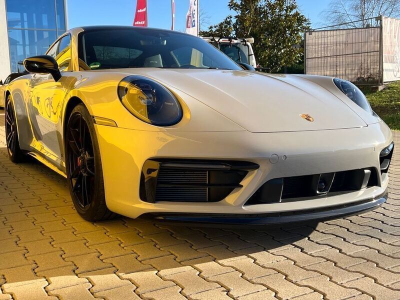 Grau Gebraucht 2023 Porsche 992 Coupé | 155.992 € - Bild 1/4