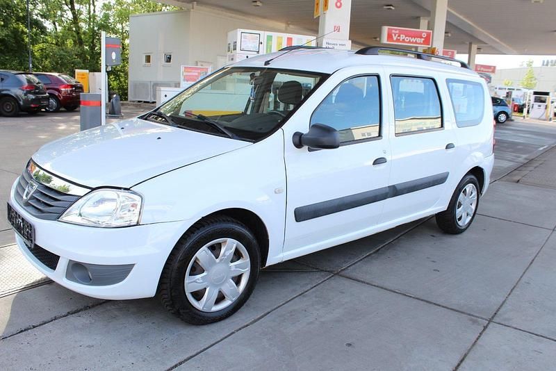 Weiß Gebraucht 2012 Dacia Logan MCV Kombi | 3.999 € (Fairer Preis) - Bild 1/4