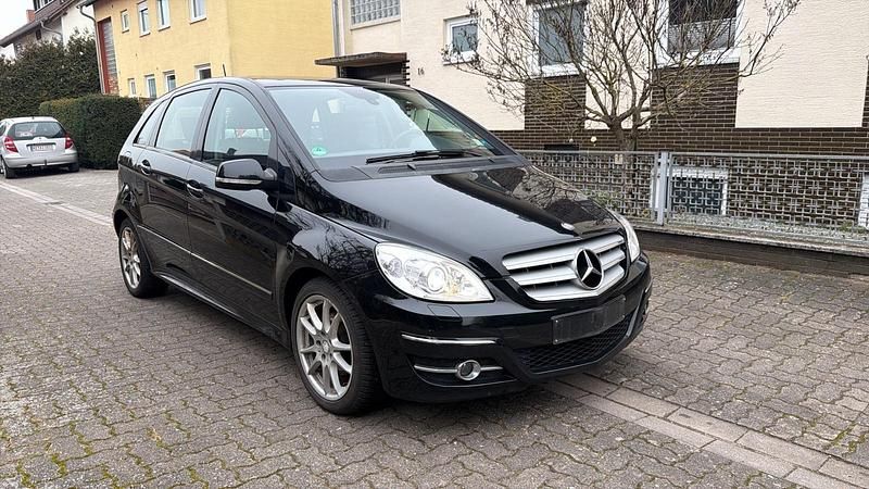 Schwarz Gebraucht 2009 Mercedes B200 Van / Kleinbus | 4.200 € (Guter Preis) - Bild 1/4