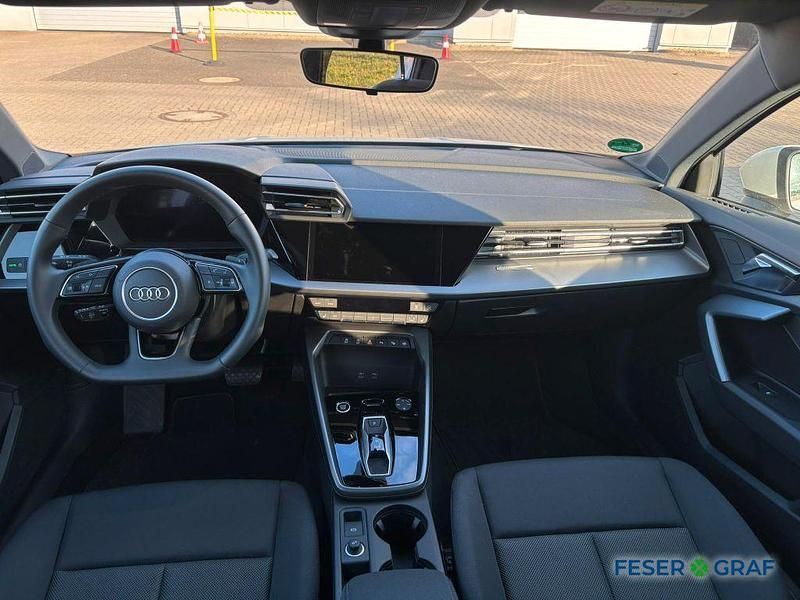 Gebraucht Audi A3 Ambiente 150 PS (110 kW) 2025 Arkonaweiß Limousine
