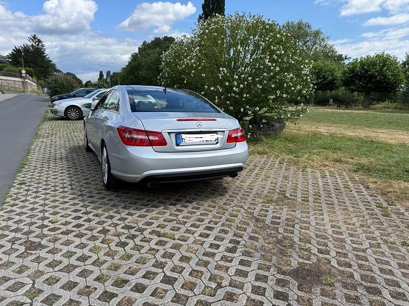 Gebraucht Mercedes E350 265 PS (194 kW) 2013 Silber Coupé
