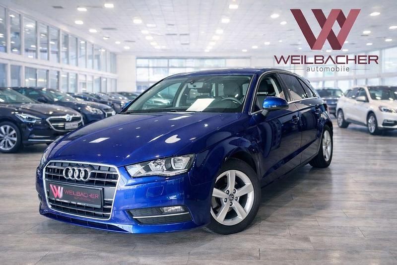Blau Gebraucht 2015 Audi A3 Ambiente Limousine | 12.490 € (Fairer Preis) - Bild 1/4