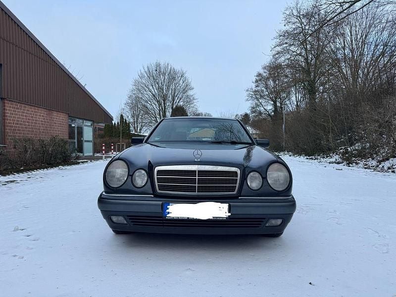 Schwarz Gebraucht 1997 Mercedes E200 Elegance Limousine | 4.200 € (Superpreis) - Bild 1/4