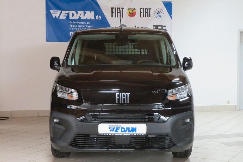 Neu Fiat Doblò 131 PS (96 kW) 2025 Cinema schwarz Van / Kleinbus
