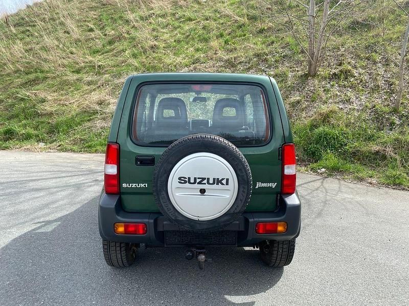 Second-hand Suzuki Jimny 86 CP (63 kW) 2010 Verde SUV