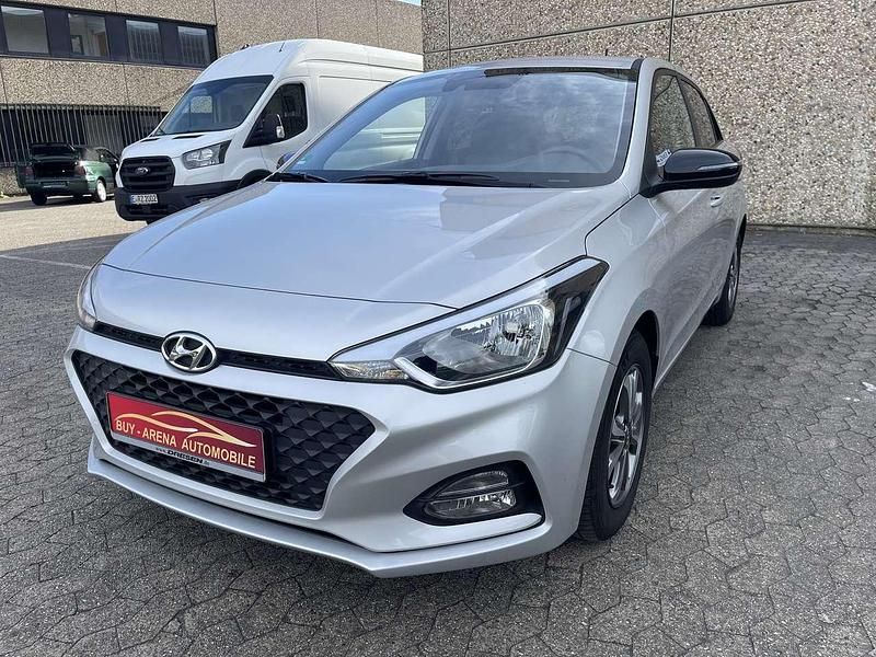 Sleek silver / met Gebraucht 2020 Hyundai i20 YES! Kleinwagen | 11.700 € (Guter Preis) - Bild 1/4