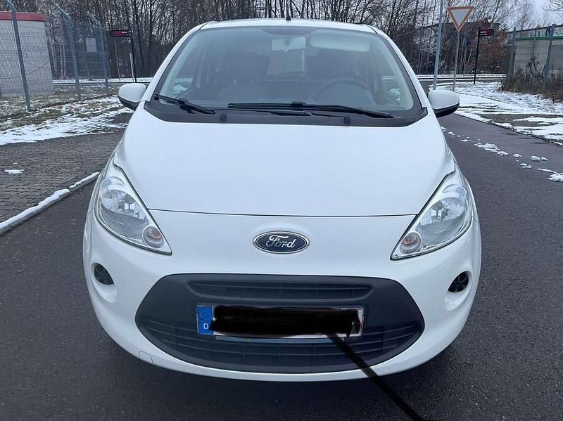 Gebraucht Ford Ka Trend 69 PS (50 kW) 2016 Crystalweiß Kleinwagen