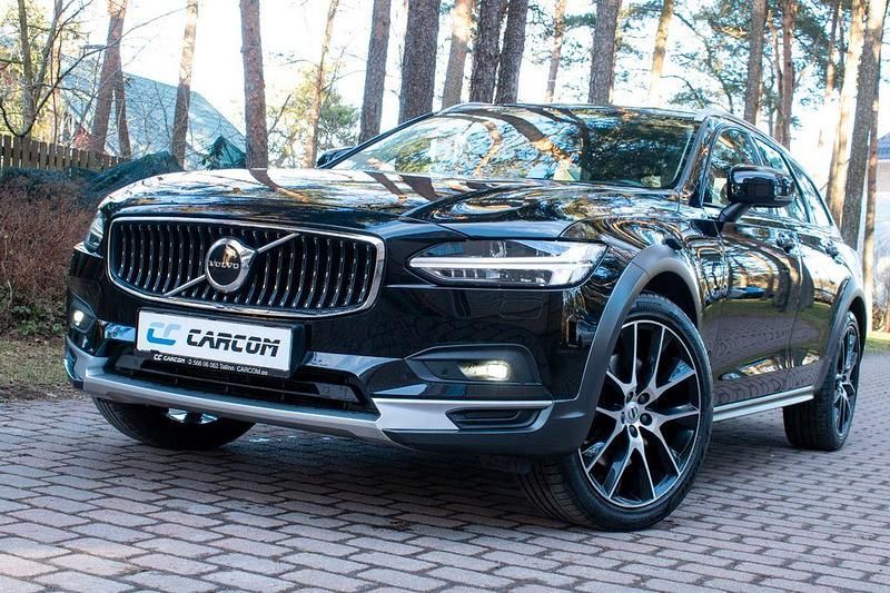 Schwarz Gebraucht 2020 Volvo V90 CC Kombi | 35.990 € (Etwas zu teuer) - Bild 1/4