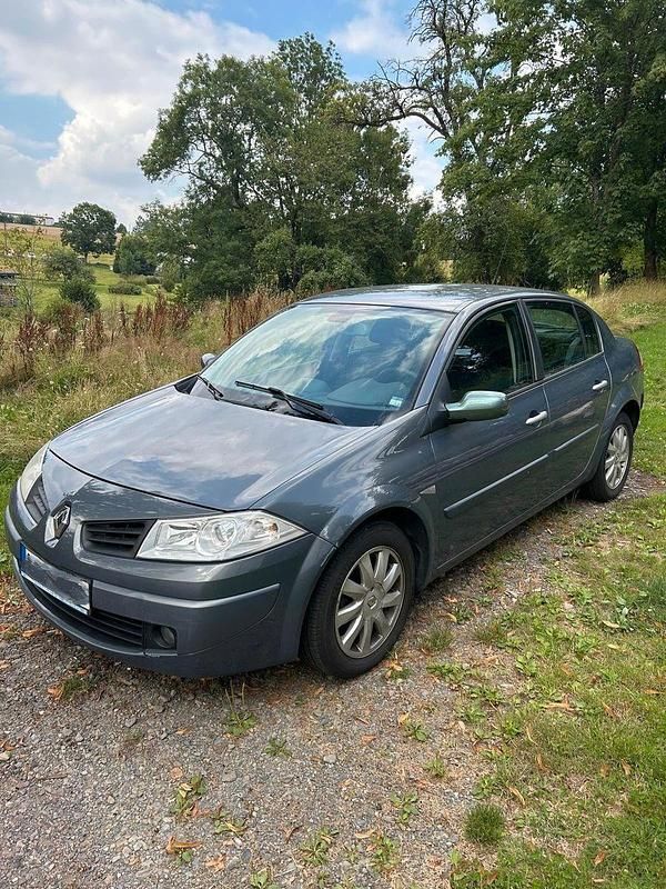 Grau Gebraucht 2007 Renault Mégane II Dynamique Limousine | 2.200 € (Fairer Preis) - Bild 1/4