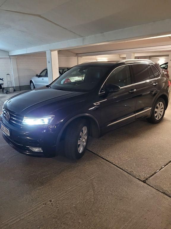 Schwarz Gebraucht 2017 VW Tiguan R-line SUV | 20.500 € (Guter Preis) - Bild 1/4