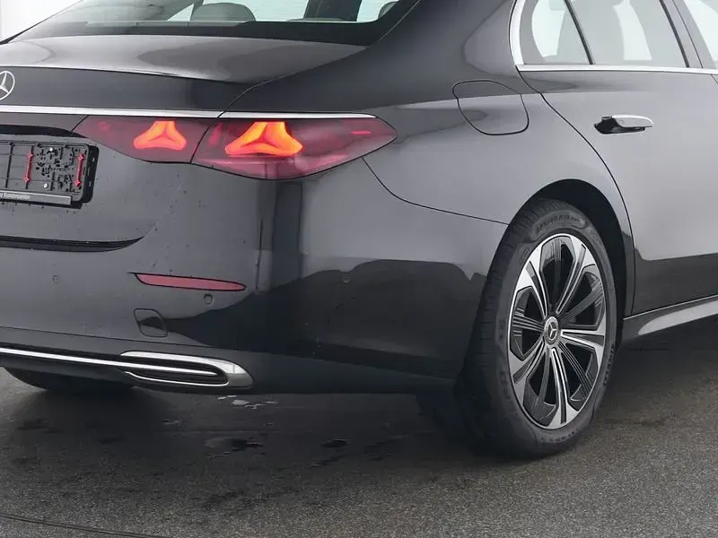 Gebraucht Mercedes E300 Avantgarde 204 PS (150 kW) 2025 Schwarz Limousine