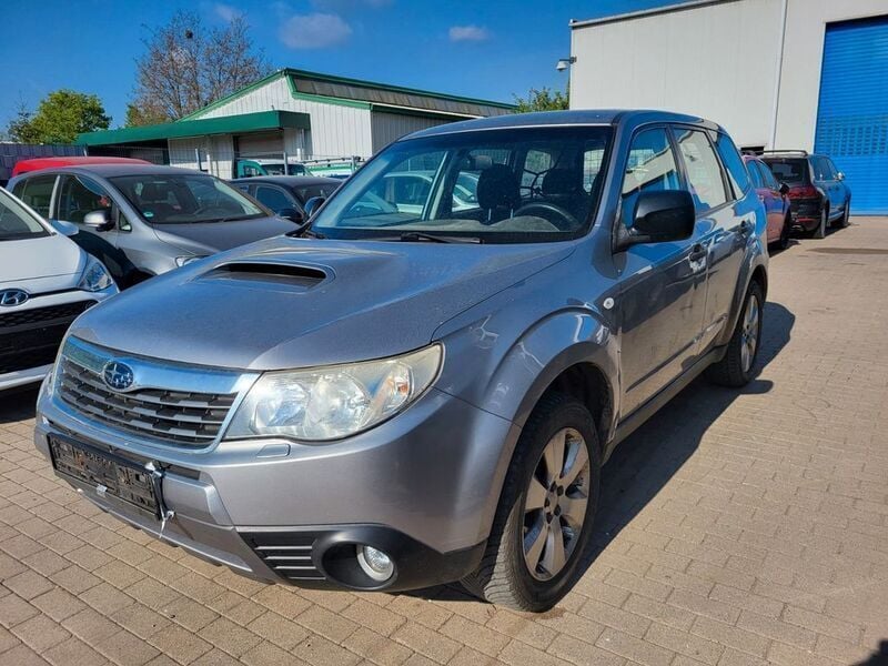 Gebraucht Subaru Forester Active 147 PS (108 kW) 2010 Silber SUV