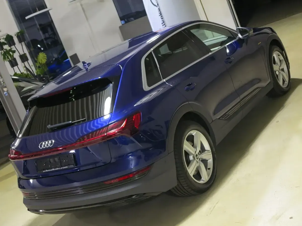 Gebraucht Audi e-tron Sport 300 kW (408 PS) 2022 Navarrablau SUV