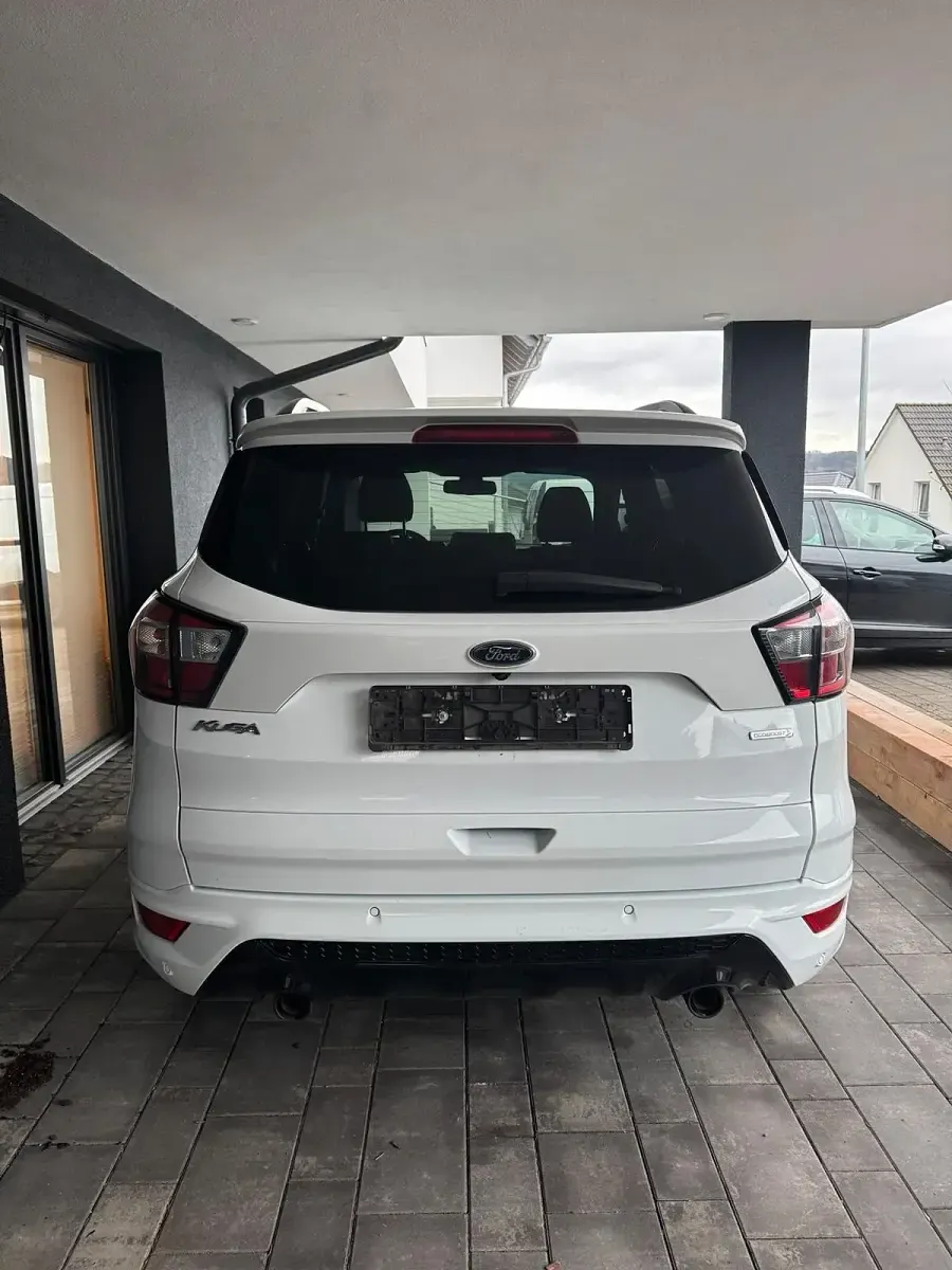 Gebraucht Ford Kuga ST-Line 176 PS (129 kW) 2018 Weiß SUV