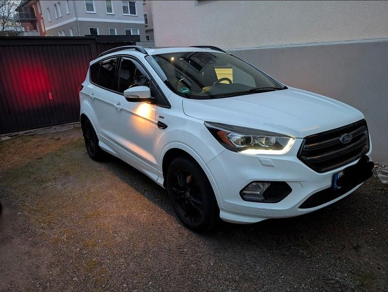 Gebraucht Ford Kuga ST-Line 150 PS (110 kW) 2017 Weiß SUV