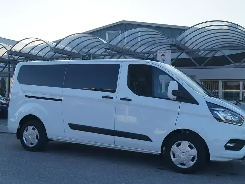 Second-hand Ford Transit Custom 131 CP (96 kW) 2023 Alb Monovolum