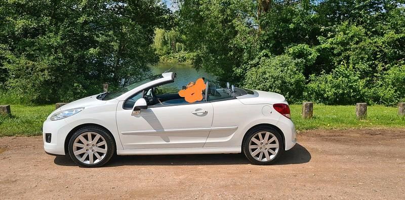 Weiß Gebraucht 2011 Peugeot 207 CC Cabrio | 7.200 € (Teuer) - Bild 1/4