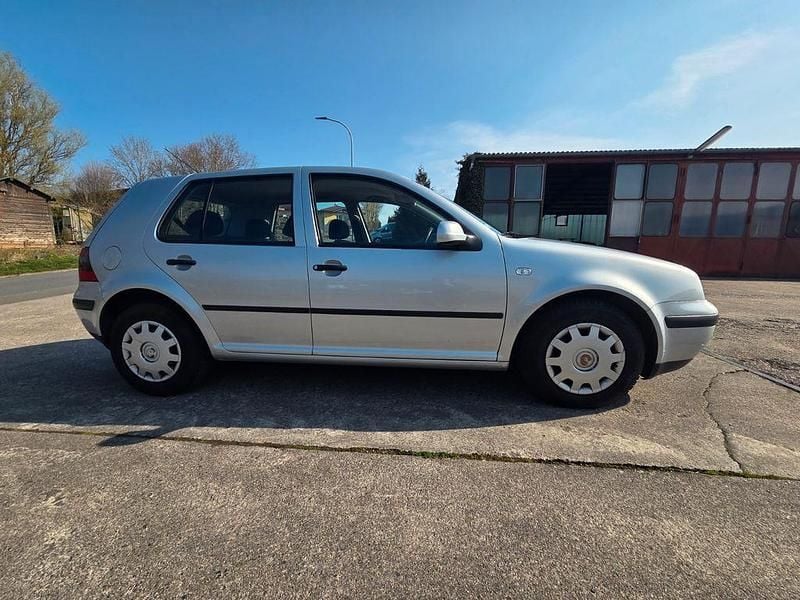 Gebraucht VW Golf IV Conceptline 102 PS (75 kW) 2001 Silber Limousine