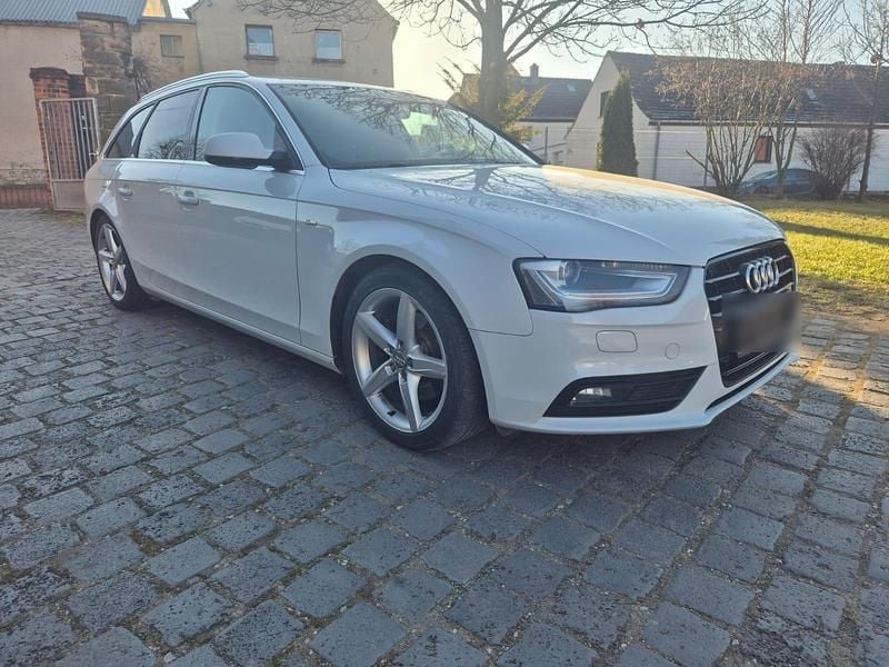 Weiß Gebraucht 2015 Audi A4 Kombi | 9.999 € (Guter Preis) - Bild 1/4